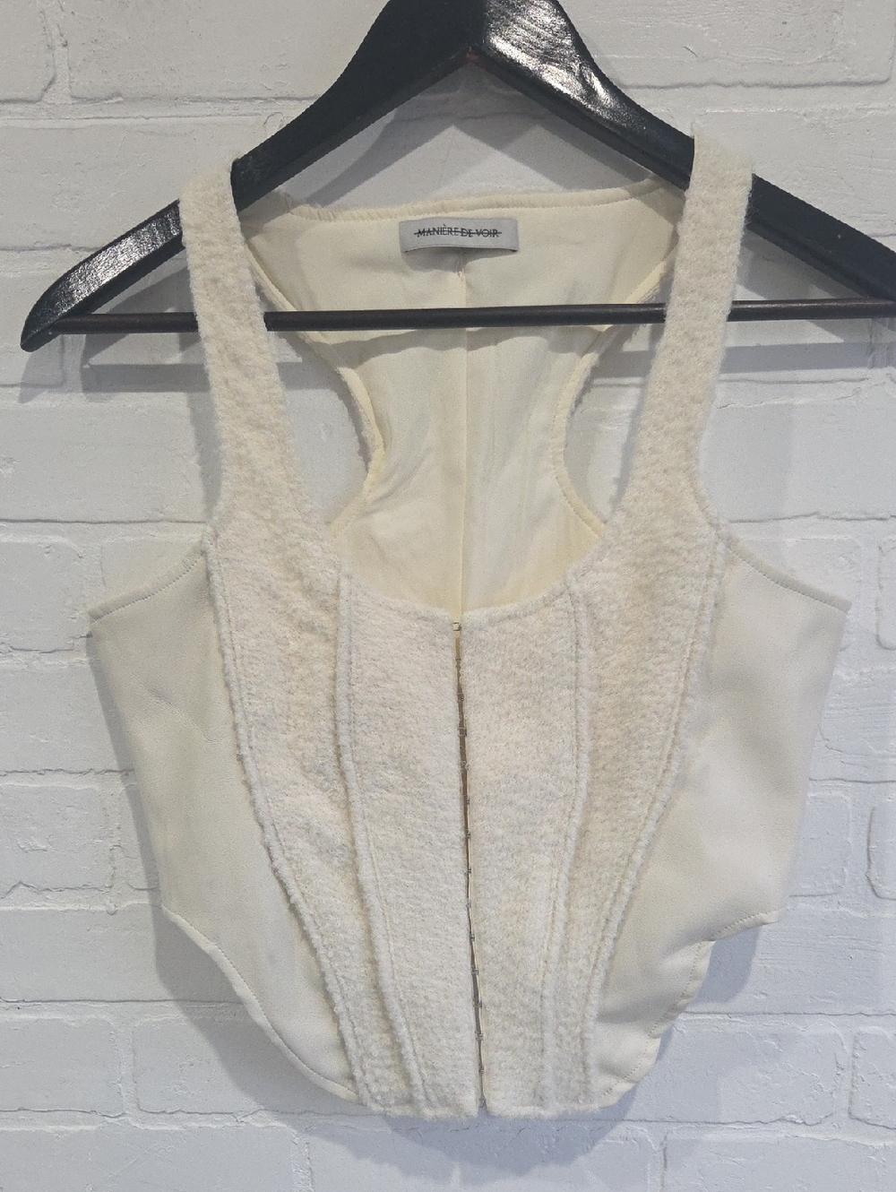 Maniere De Voir Cream Branded Label Panel